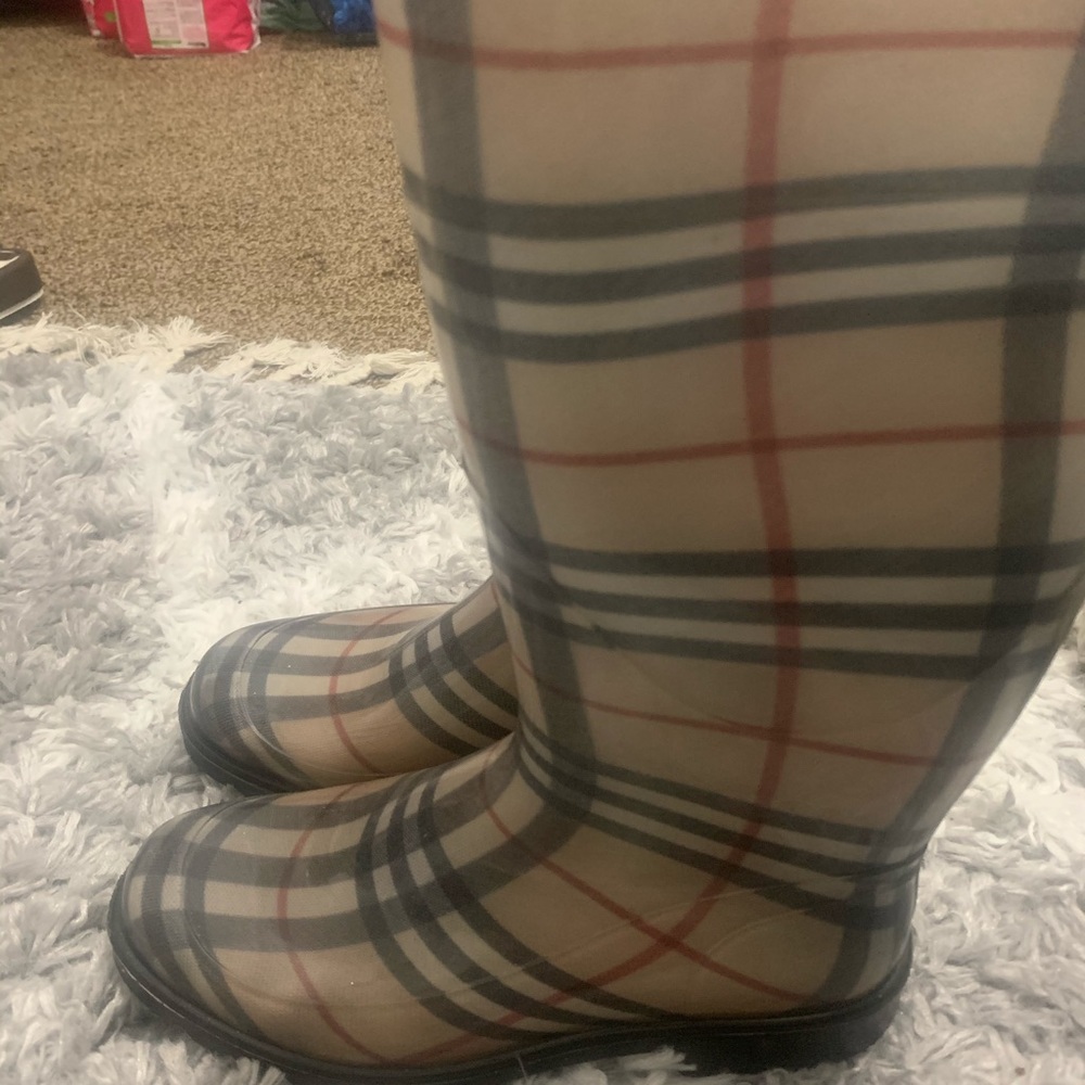 Burberry Rainboots size 7 - Picture 5 of 8